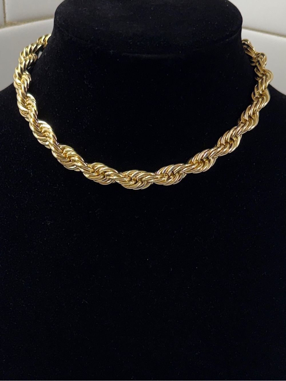 Classic Twisted Rope Necklace in Shiny Gold